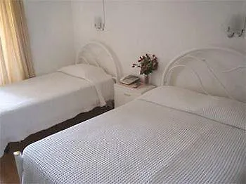 מלון ליסבון Pensao Santo Tirso